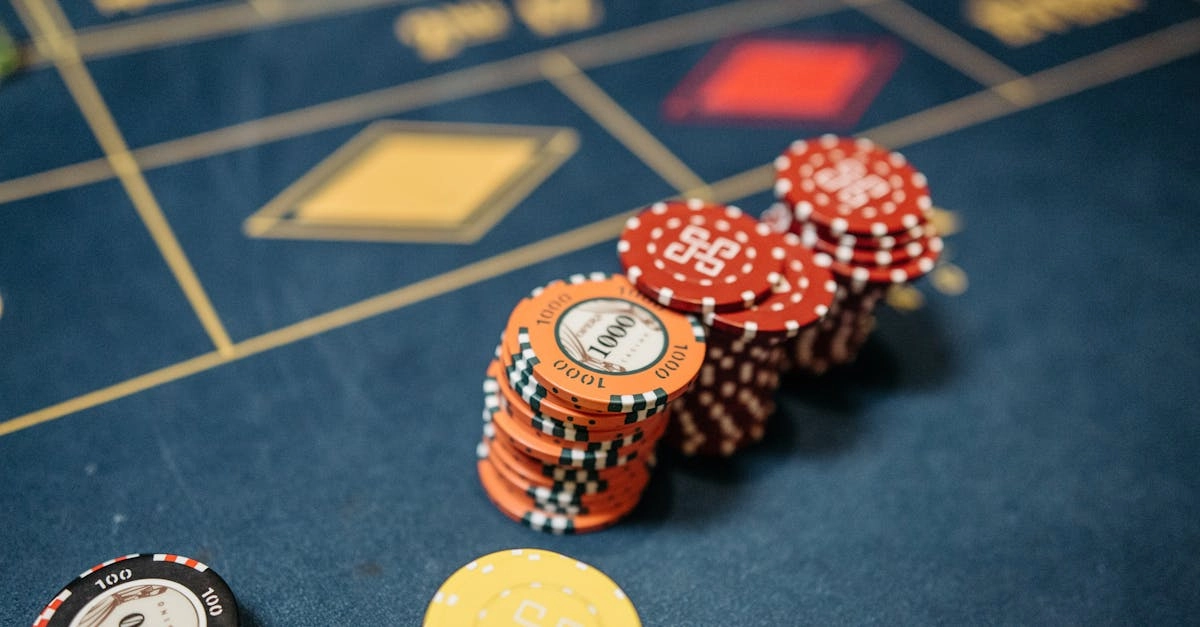 Онлайн казино для новичков с игральными фишками и картами
